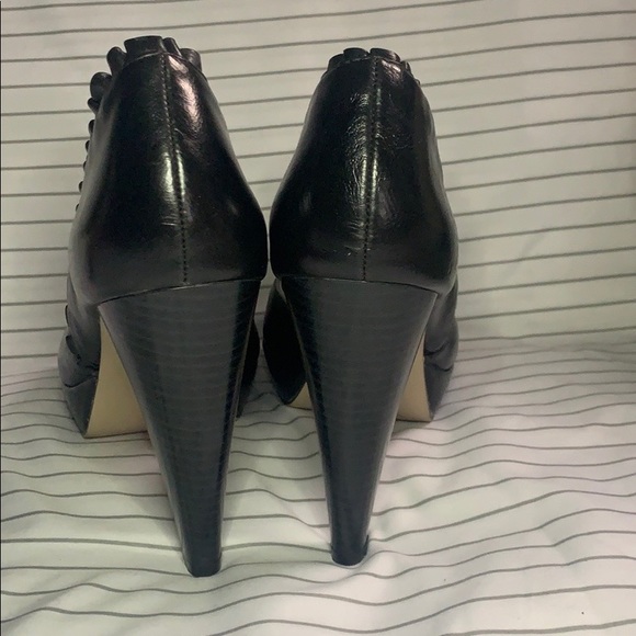 Madden Girl: Black Open-Toed Heels - Picture 5 of 11